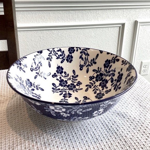 Ceramic Bowl Blue & White Floral - Picture 1 of 7